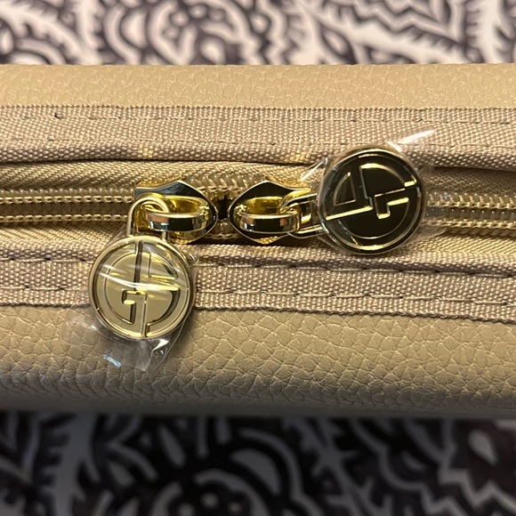 Giorgio Armani x Eva Air Toiletries Case - Picture 2 of 6